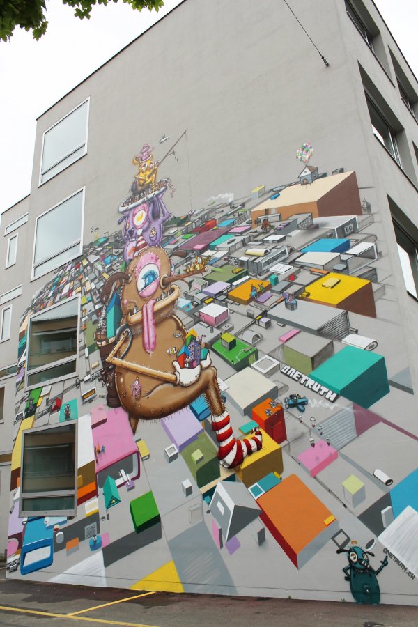 Graffiti Auftrag Hausfassade Playground