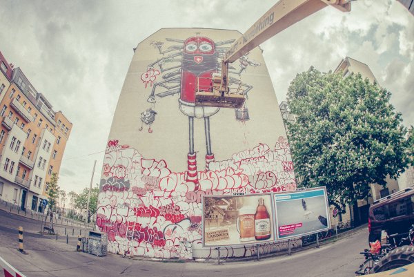 Swiss Knife / Berlin Street Art