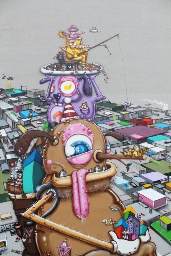 Graffiti Auftrag Hausfassade Playground