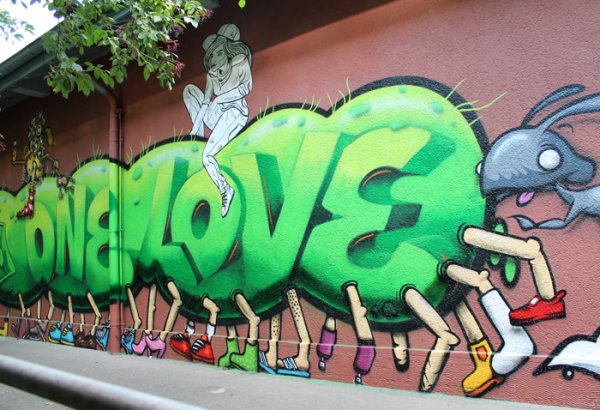 Graffiti Auftrag Stadt Zürich Tausendfüssler 